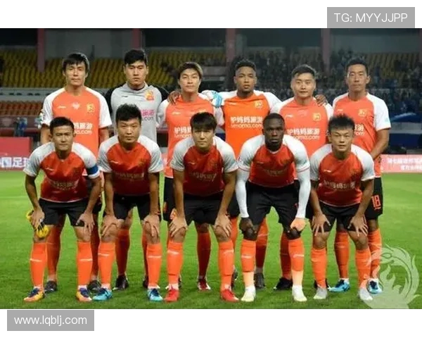 赛后分析广州足球队与武汉足球队的战术对决与表现评估